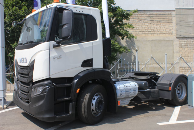 Первые три тягача и два полуприцепа, закупленные для нужд МП Autosalubritate, прибыли в Кишинев