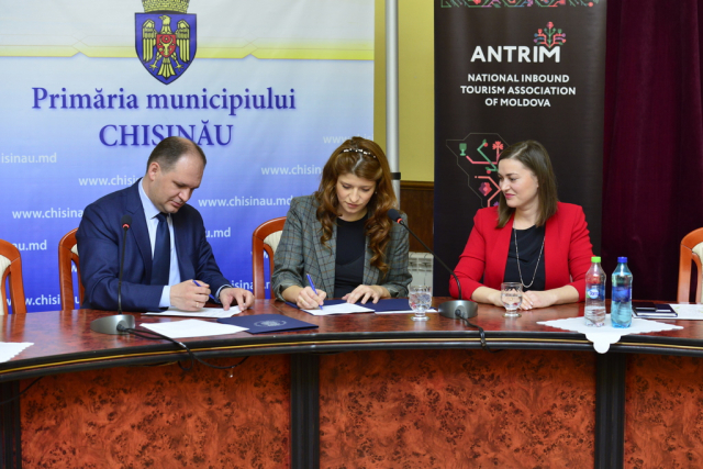 Signing a collaboration agreement for tourism development in Chisinau

