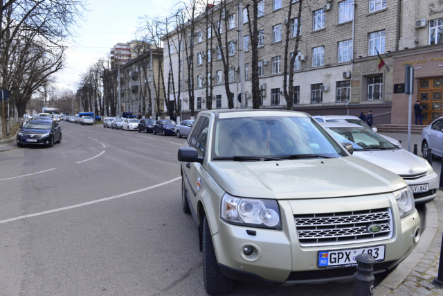 Restrictions for parking cars on the central area streets of ​​the capital

