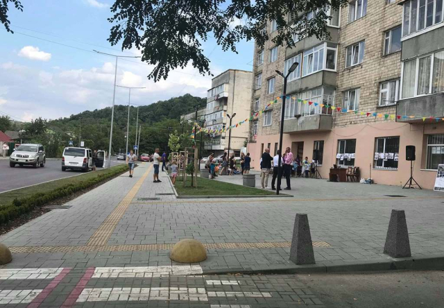 Открытие восстановленного общественного пространтсва в городе Черновцы, Украина, в контексте трехстороннего Проекта Мангейм - Кишинэу - Черновцы  

