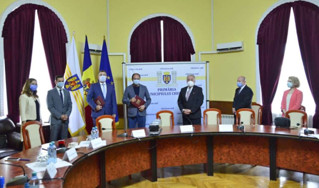 Signing of the procurement contract of the 100 new buses for the municipality

