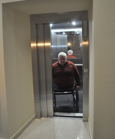 Ввод в эксплуатацию лифта для людей с ограниченной мобильностью в здании Мэрии Кишинэу

