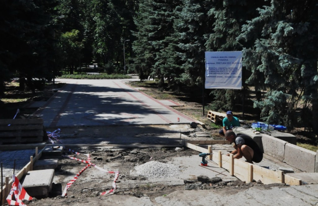 Ход работ по реконструкции Парка „ALUNELUL"

