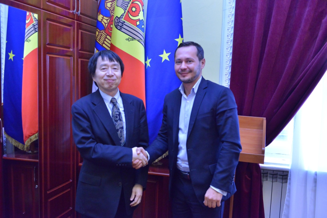 Встреча исполняющего обязанности главного мэра муниципия Кишинев, Руслана Кодряну, с послом Японии