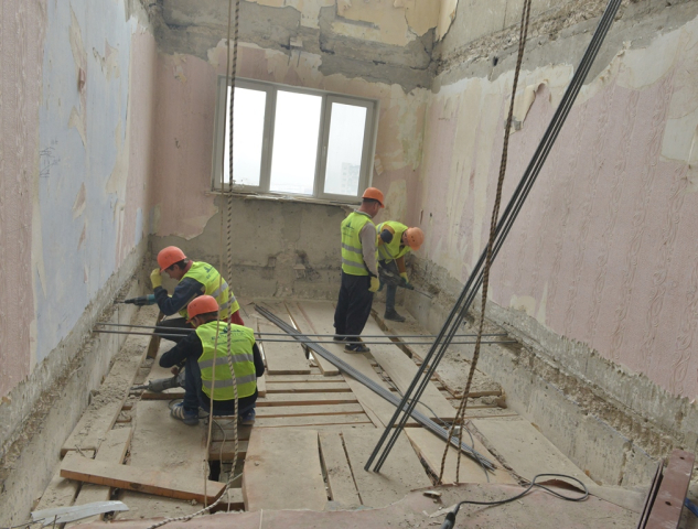 Начало работ по строительству перекрытий жилого дома на бул. Москова 