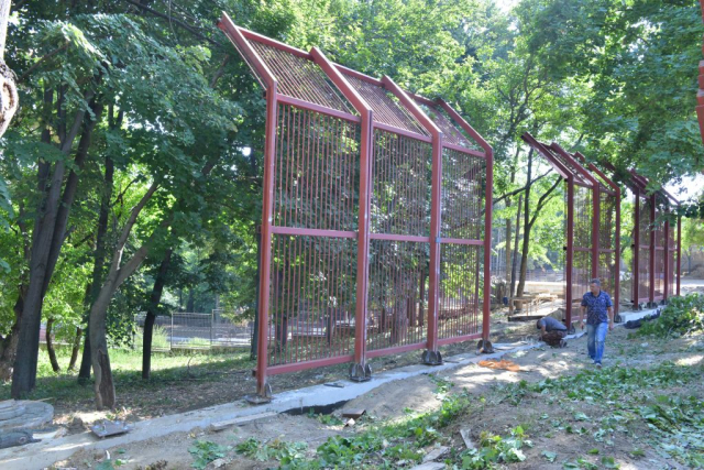 Проведение работ по строительству медвежьего вольера в Зоологическом Саду Кишинэу 


