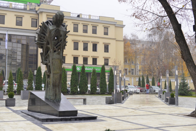 Inauguration of the "Mihai Eminescu" square, in the center of the capital (VIDEO)

