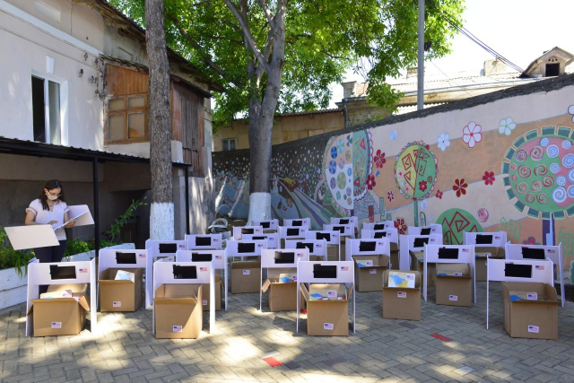 Donation of tablets, educational sets and toys for 30 children with disabilities from socially deprived families

