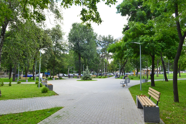 The square in Bucuriei Street was reopened after rehabilitation

