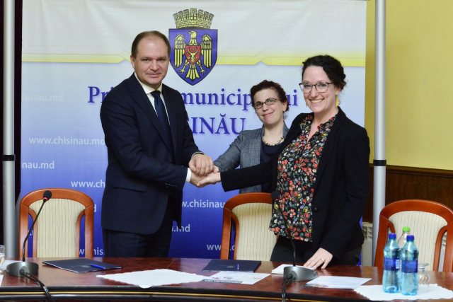 Signing of the Collaboration Agreement between the Chisinau City Hall and the USAID My Community Program

