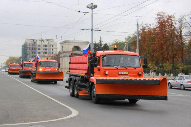 Presentation of the five trucks donated by the Moscow municipality

