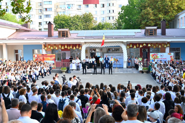 Primarul General, Ion Ceban, a participat la careul solemn dedicat primului sunet de la Liceul Teoretic cu Profil de Arte „Elena Alistar”