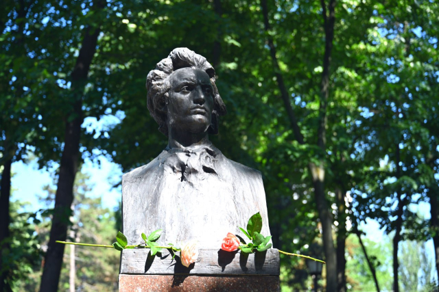 МПА Кишинева почтила память Михая Эминеску в 134-ю годовщину со дня его смерти