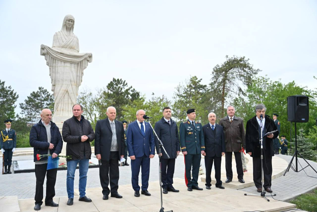Руководство примэрии Кишинэу возложило цветы в память о жертвах катастрофы на Чернобыльской АЭС