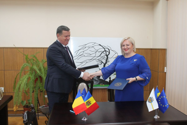 Collaboration and twinning agreement between  City Hall of Ciocana District from Chisinau  municipality and Râmnicu Vâlcea city from Romania