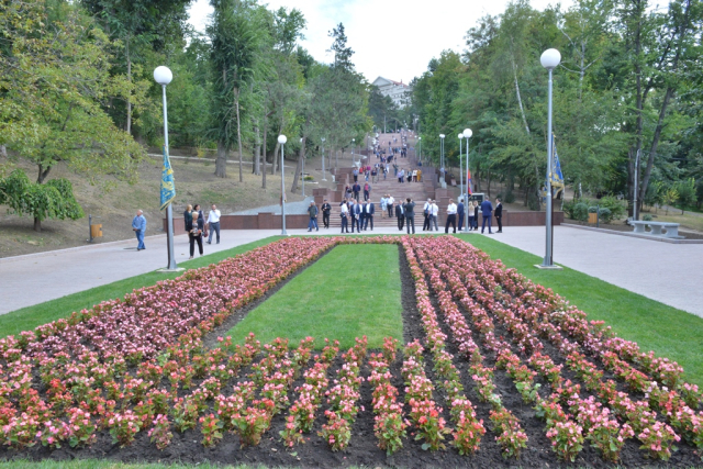 Торжественное открытие гранитной лестницы в парке „Valea Morilor"

