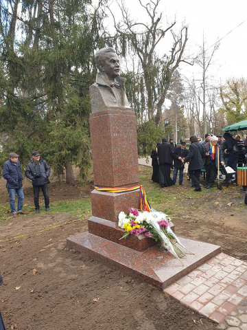  The unveiling of the poet Dumitru Matcovschi' bust on the Classical Alley in Chisinau 